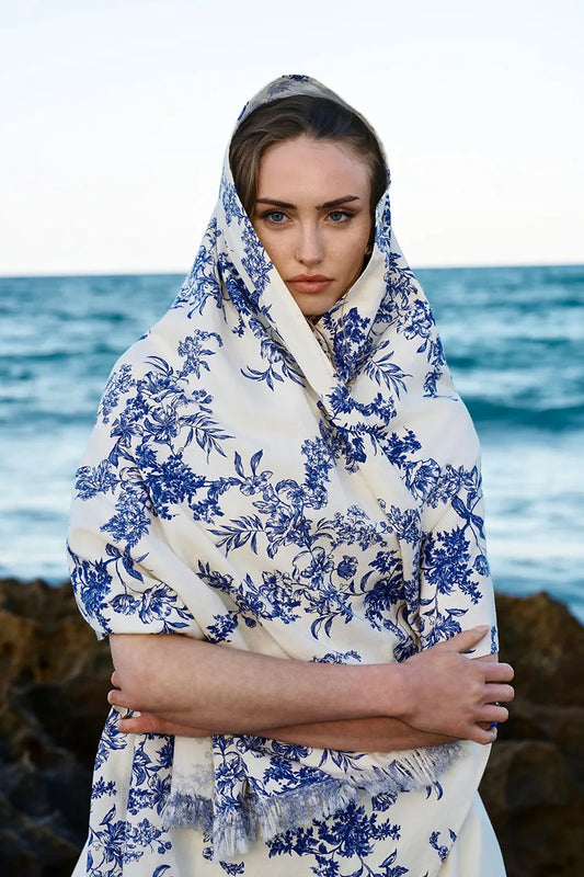 Color_Vanilla China Blue Damask